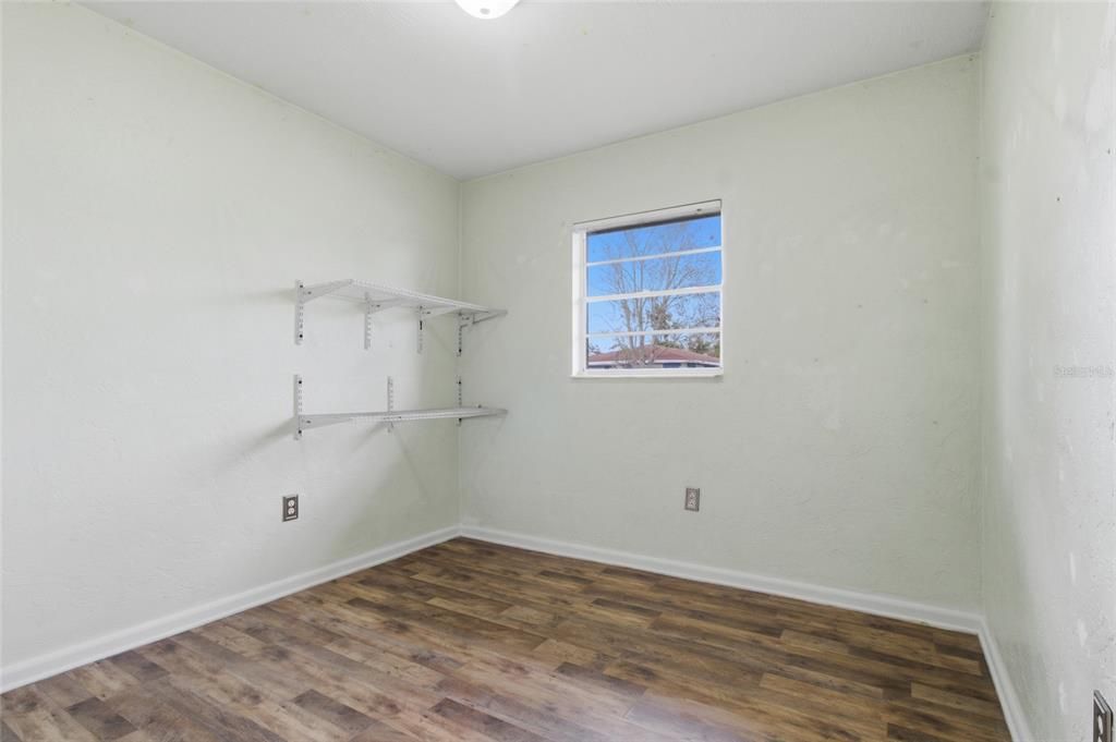 待售: $260,000 (3 贝兹, 1 浴室, 1021 平方英尺)