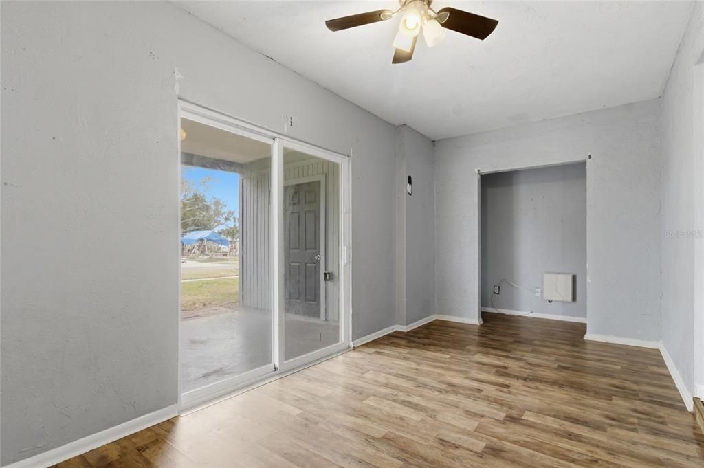 待售: $260,000 (3 贝兹, 1 浴室, 1021 平方英尺)