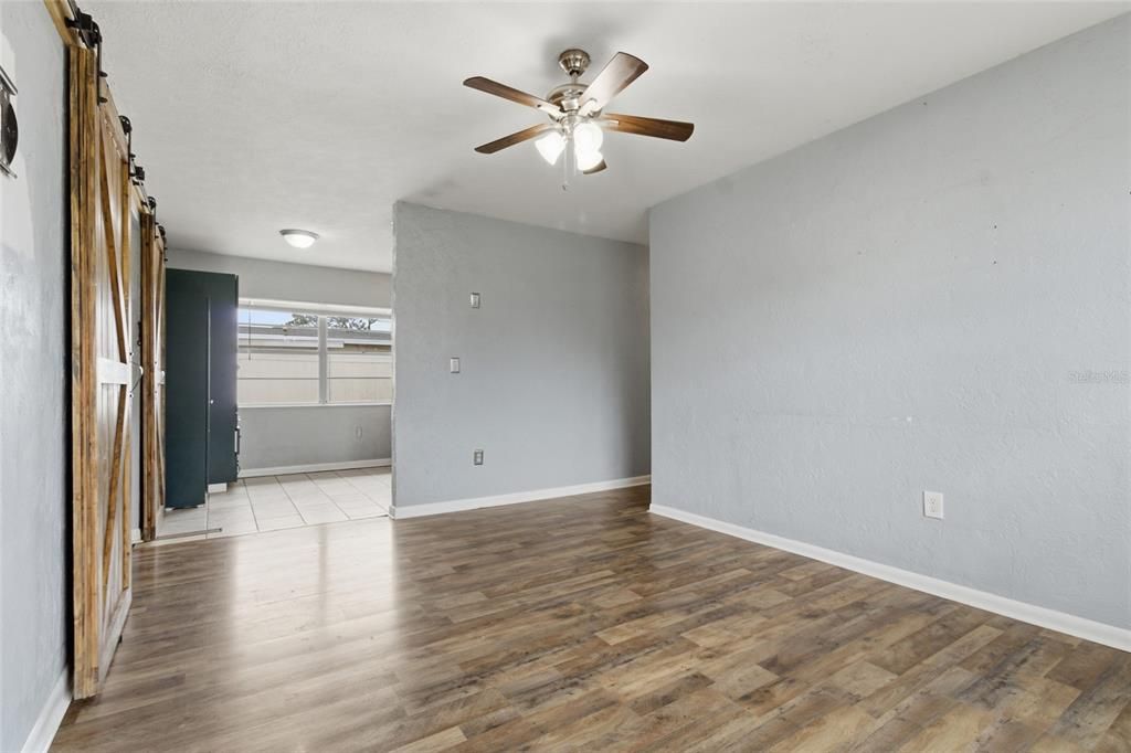 待售: $260,000 (3 贝兹, 1 浴室, 1021 平方英尺)