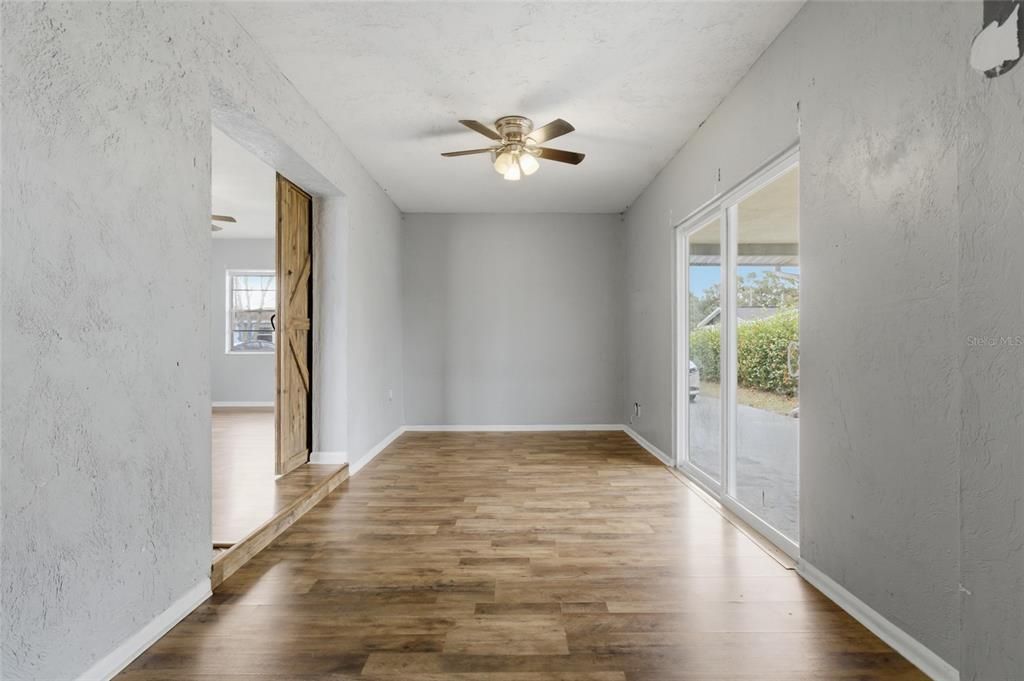 待售: $260,000 (3 贝兹, 1 浴室, 1021 平方英尺)