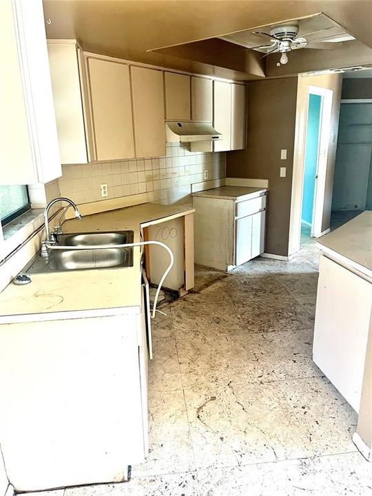 На продажу: $185,000 (3 спален, 3 ванн, 1626 Квадратных фут)