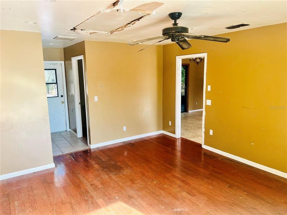 На продажу: $185,000 (3 спален, 3 ванн, 1626 Квадратных фут)