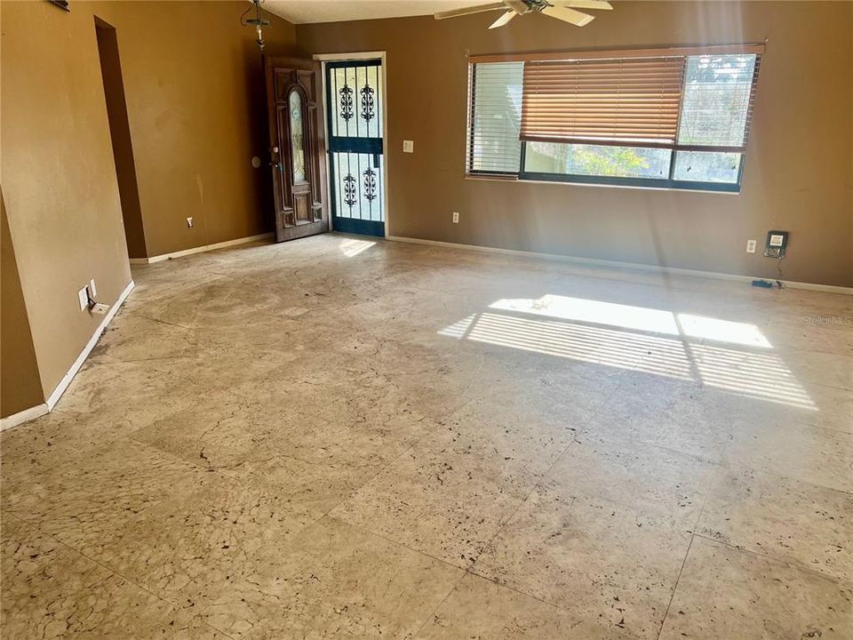 На продажу: $185,000 (3 спален, 3 ванн, 1626 Квадратных фут)