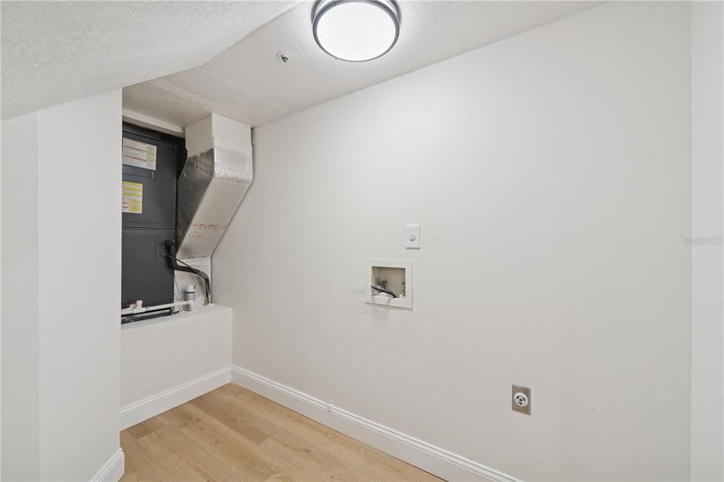 For Sale: $284,900 (2 beds, 2 baths, 1380 Square Feet)