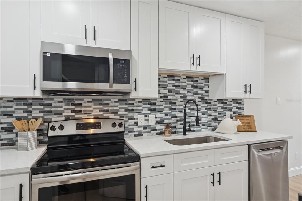 For Sale: $284,900 (2 beds, 2 baths, 1380 Square Feet)