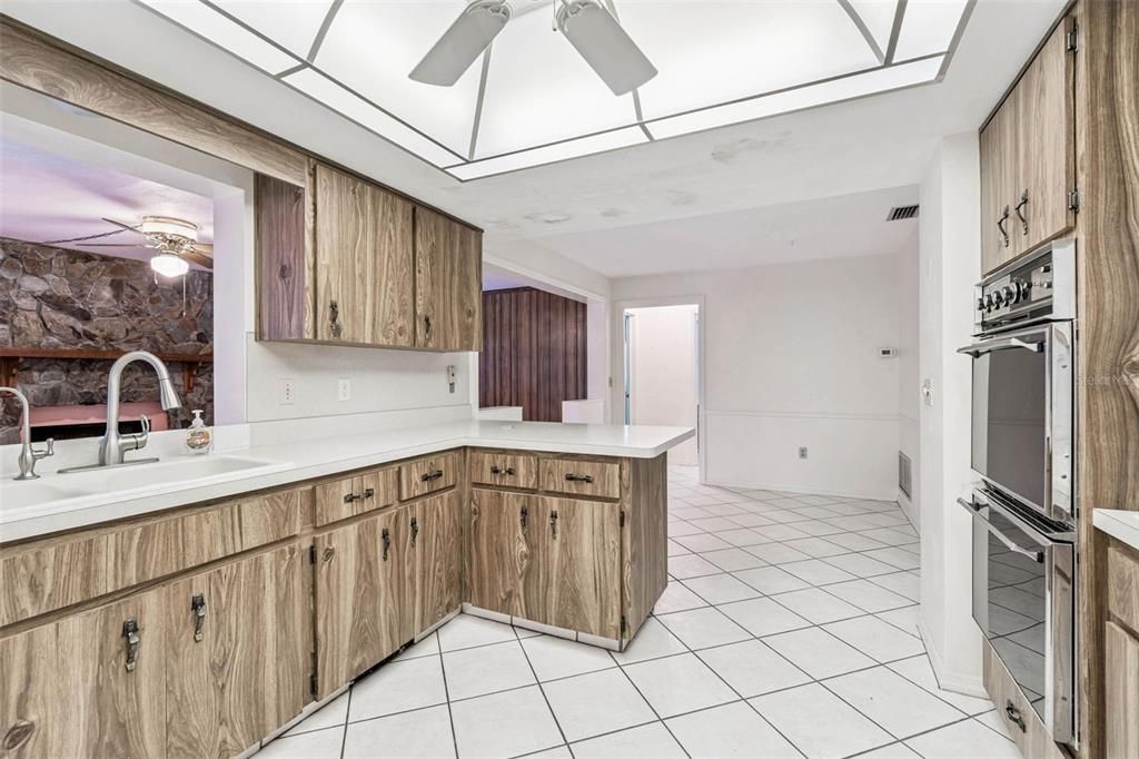 For Sale: $549,900 (3 beds, 2 baths, 2036 Square Feet)