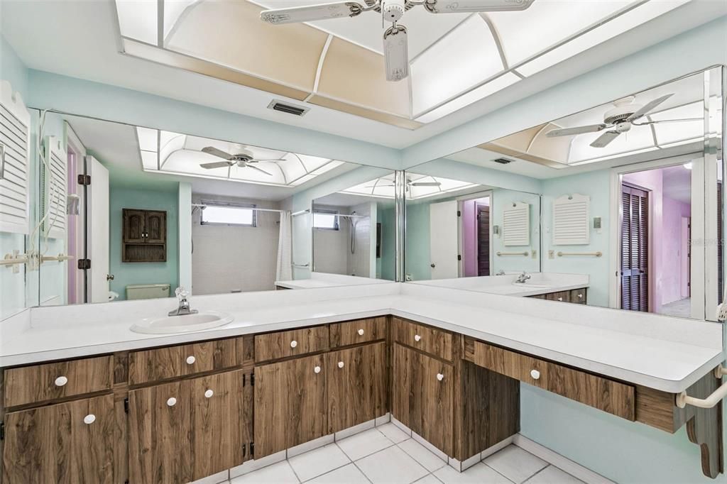 For Sale: $549,900 (3 beds, 2 baths, 2036 Square Feet)