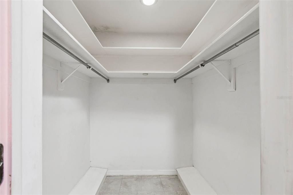 For Sale: $549,900 (3 beds, 2 baths, 2036 Square Feet)