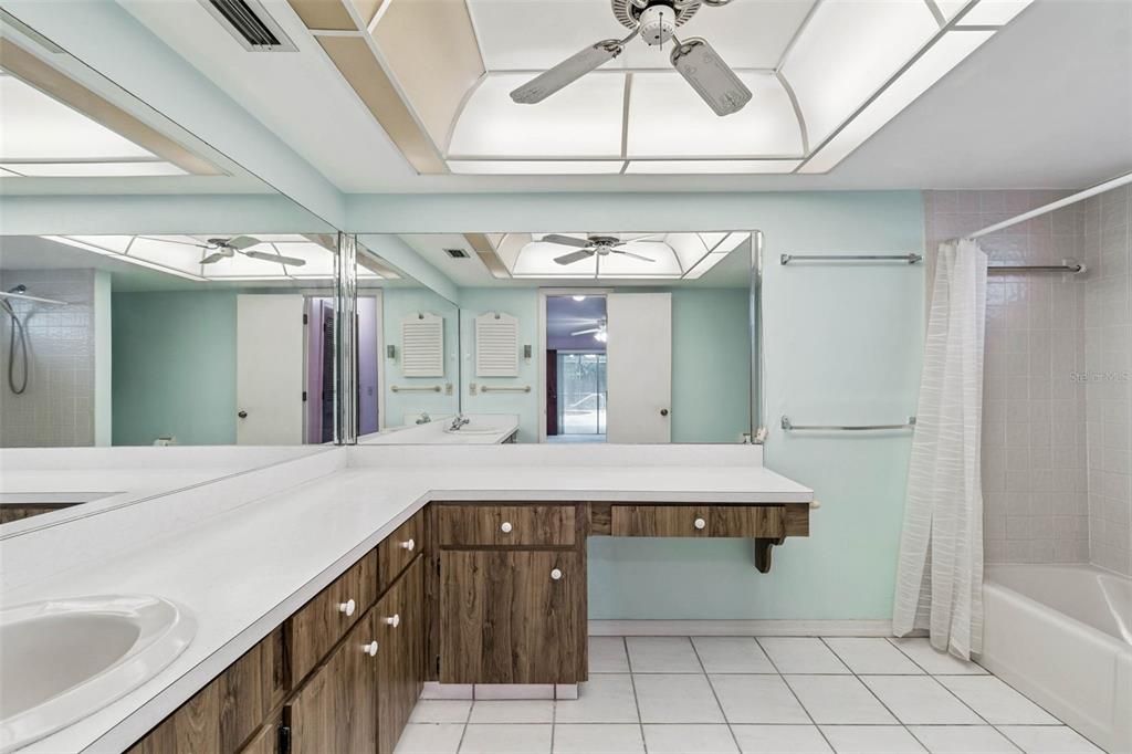 For Sale: $549,900 (3 beds, 2 baths, 2036 Square Feet)