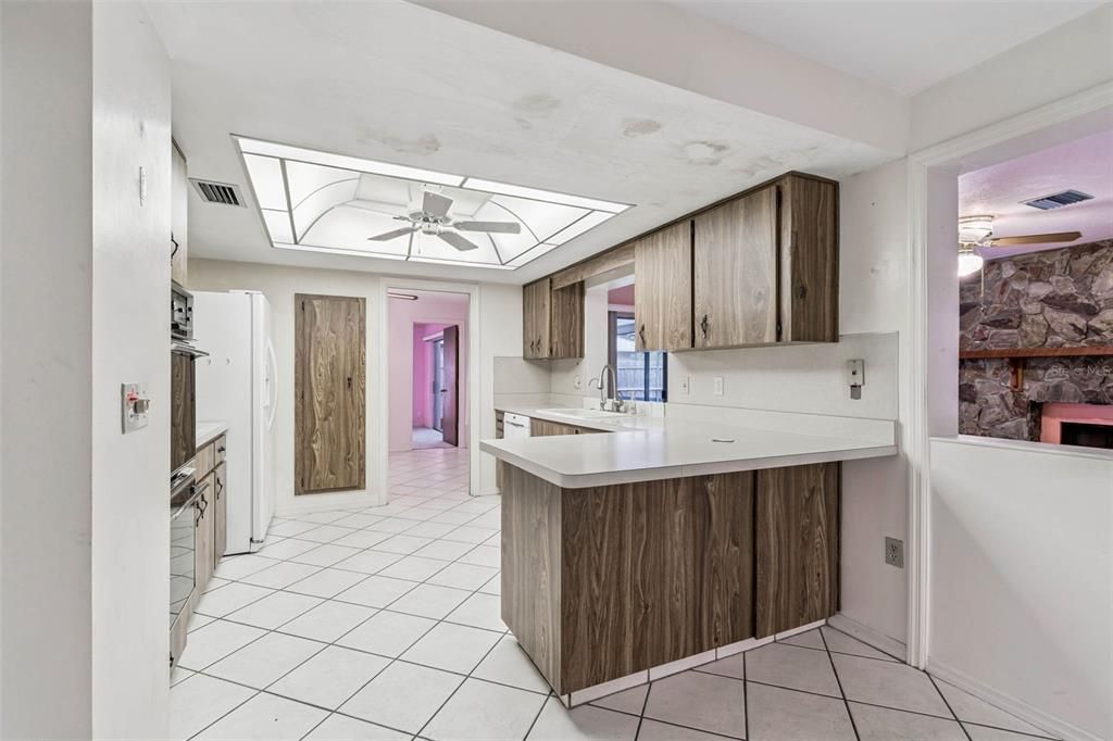 For Sale: $549,900 (3 beds, 2 baths, 2036 Square Feet)