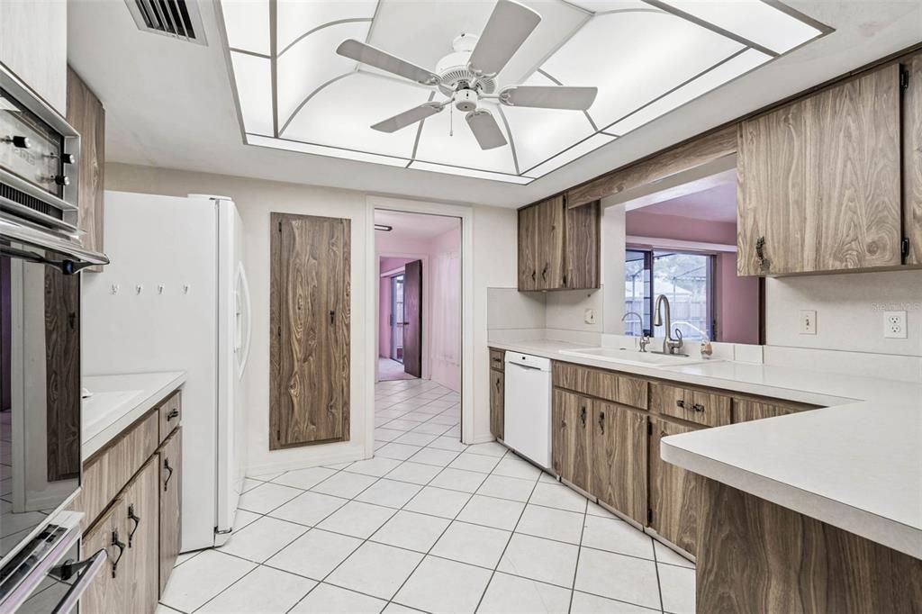 For Sale: $549,900 (3 beds, 2 baths, 2036 Square Feet)