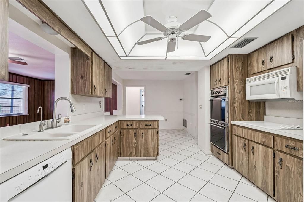 For Sale: $549,900 (3 beds, 2 baths, 2036 Square Feet)