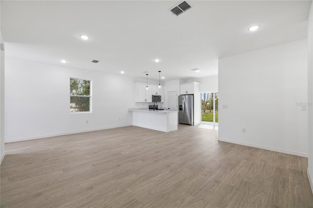 待售: $315,990 (4 贝兹, 3 浴室, 1661 平方英尺)