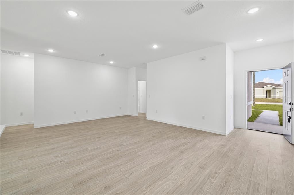 待售: $315,990 (4 贝兹, 3 浴室, 1661 平方英尺)