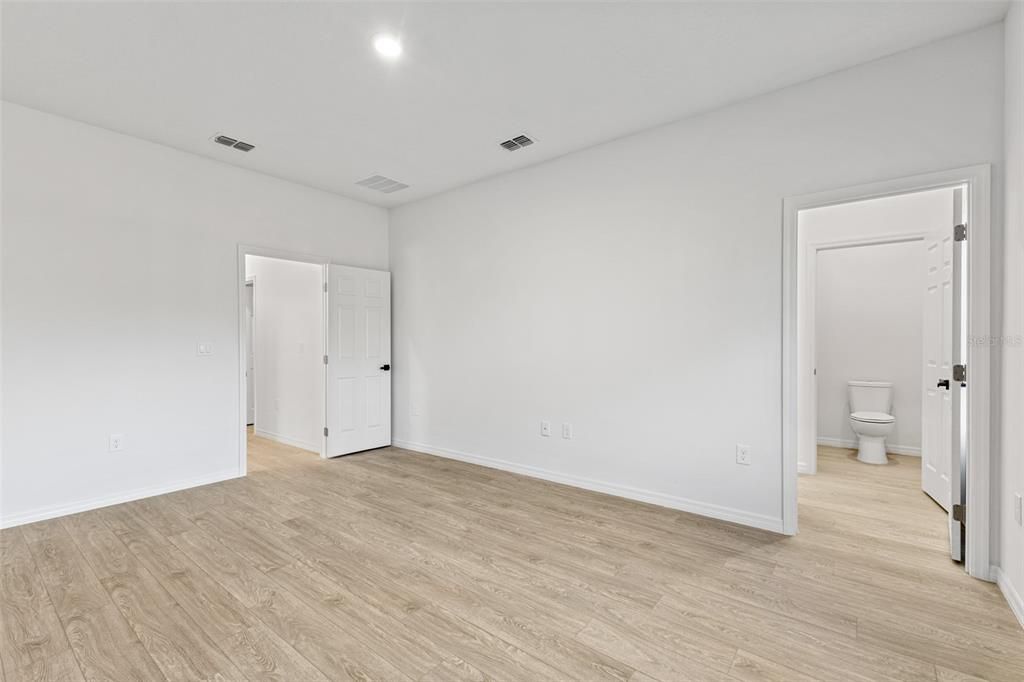 待售: $315,990 (4 贝兹, 3 浴室, 1661 平方英尺)