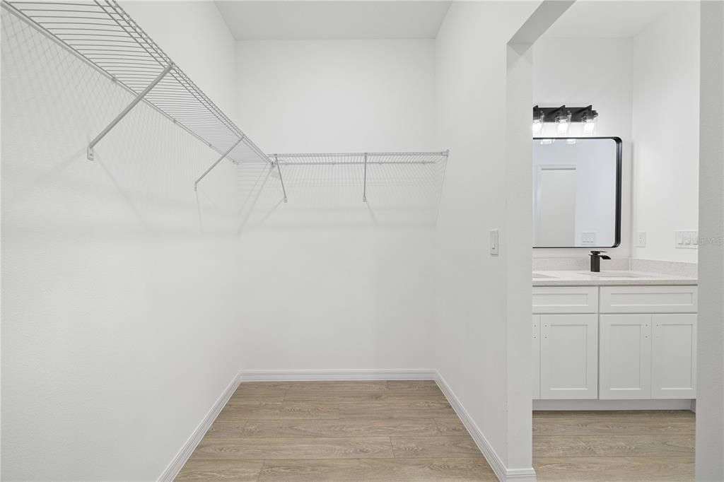 待售: $315,990 (4 贝兹, 3 浴室, 1661 平方英尺)