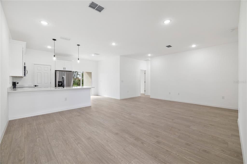 待售: $315,990 (4 贝兹, 3 浴室, 1661 平方英尺)