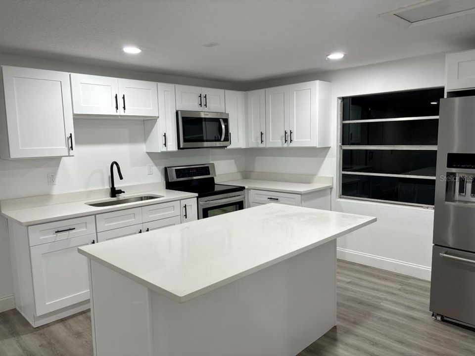 На продажу: $325,000 (3 спален, 2 ванн, 1711 Квадратных фут)