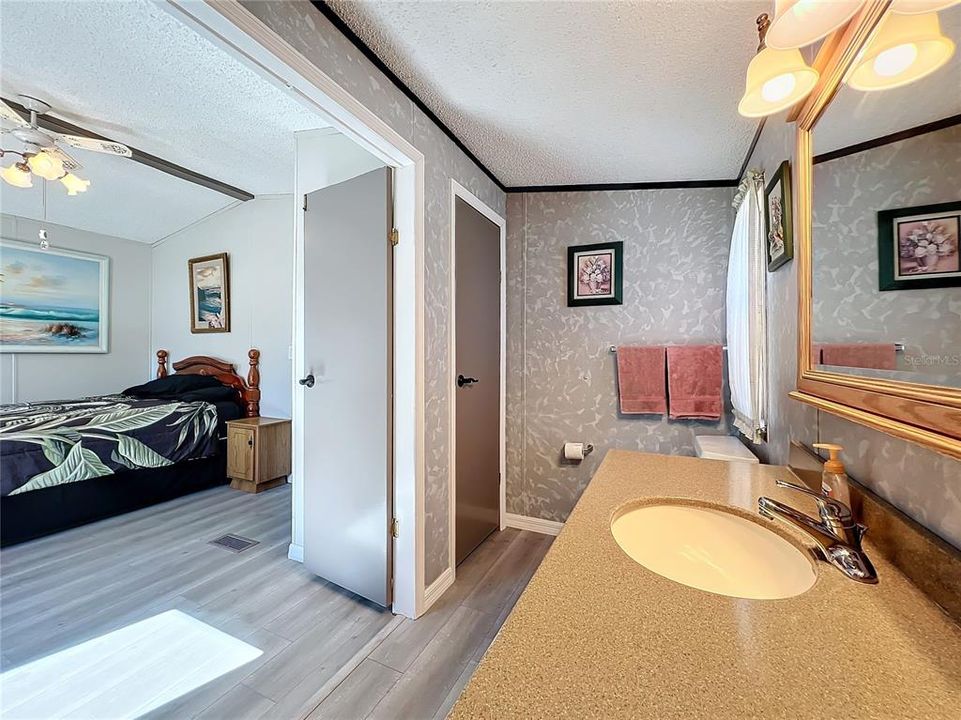 待售: $239,900 (2 贝兹, 2 浴室, 1080 平方英尺)