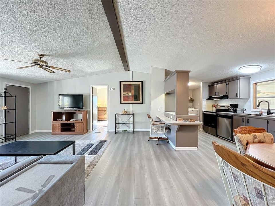 待售: $239,900 (2 贝兹, 2 浴室, 1080 平方英尺)