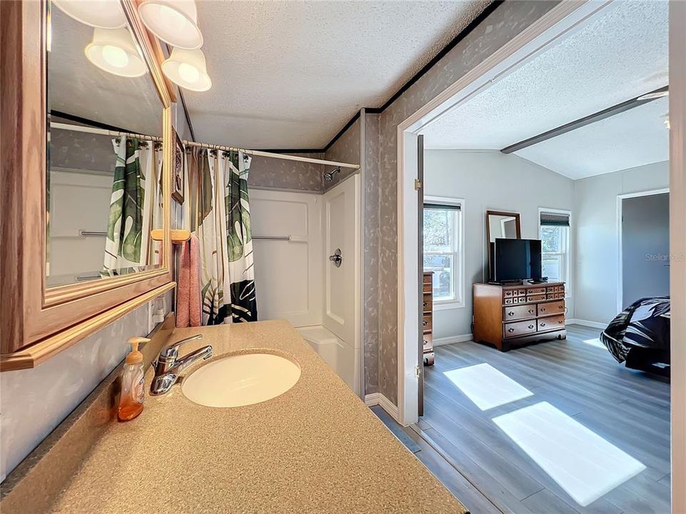 待售: $239,900 (2 贝兹, 2 浴室, 1080 平方英尺)