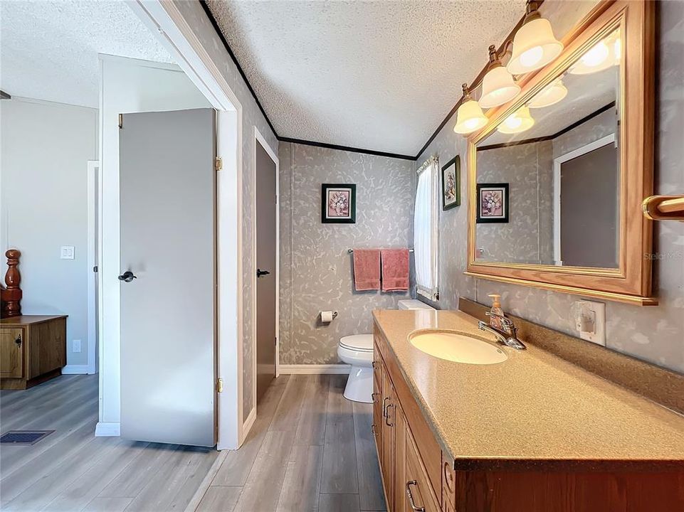 待售: $239,900 (2 贝兹, 2 浴室, 1080 平方英尺)