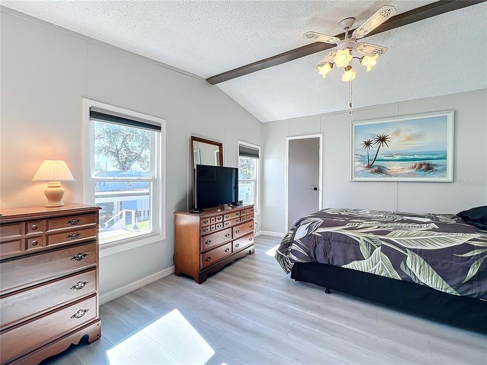 待售: $239,900 (2 贝兹, 2 浴室, 1080 平方英尺)