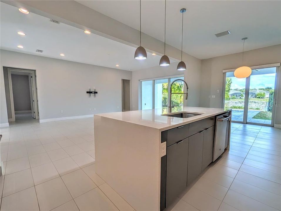 For Rent: $5,500 (3 beds, 3 baths, 2204 Square Feet)