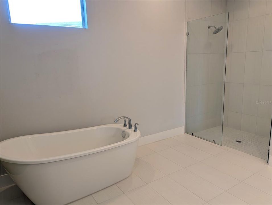 For Rent: $5,500 (3 beds, 3 baths, 2204 Square Feet)