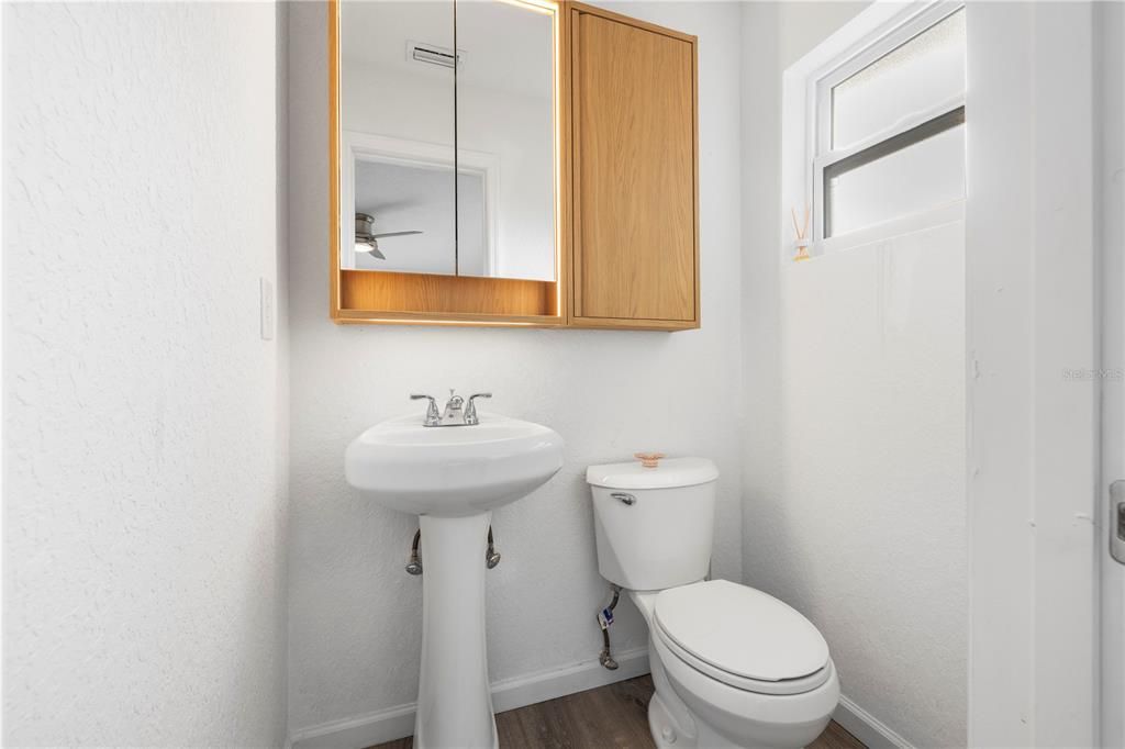 На продажу: $330,000 (3 спален, 1 ванн, 1305 Квадратных фут)