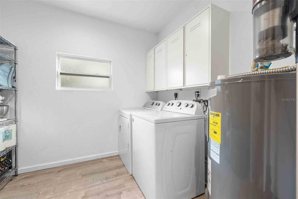 На продажу: $330,000 (3 спален, 1 ванн, 1305 Квадратных фут)