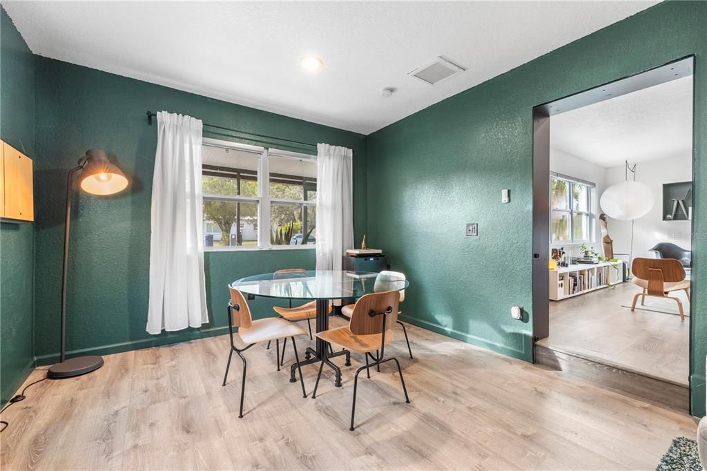 На продажу: $330,000 (3 спален, 1 ванн, 1305 Квадратных фут)