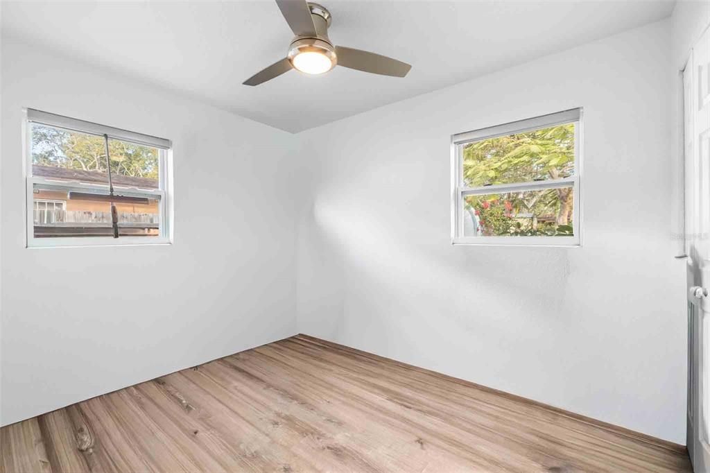 На продажу: $330,000 (3 спален, 1 ванн, 1305 Квадратных фут)