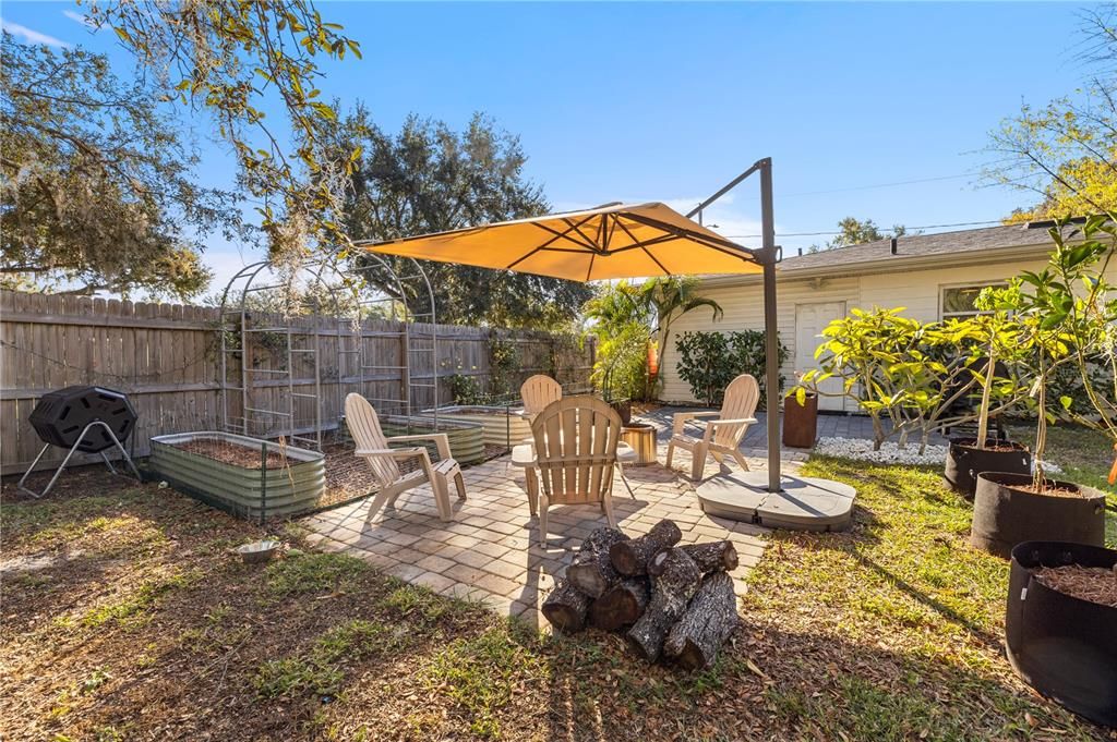 На продажу: $330,000 (3 спален, 1 ванн, 1305 Квадратных фут)