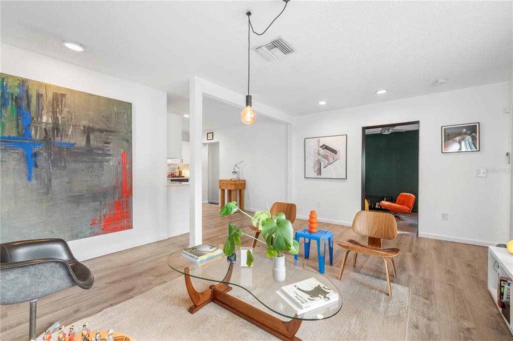 На продажу: $330,000 (3 спален, 1 ванн, 1305 Квадратных фут)