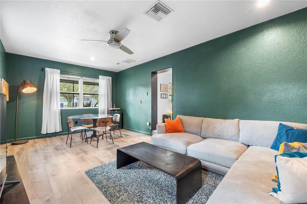 На продажу: $330,000 (3 спален, 1 ванн, 1305 Квадратных фут)