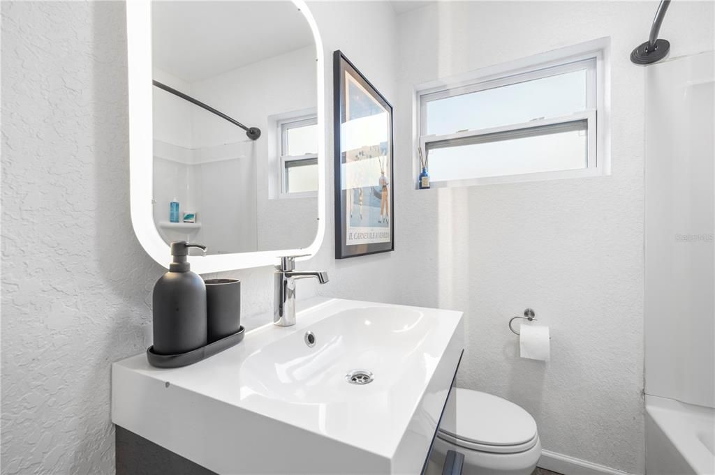 На продажу: $330,000 (3 спален, 1 ванн, 1305 Квадратных фут)