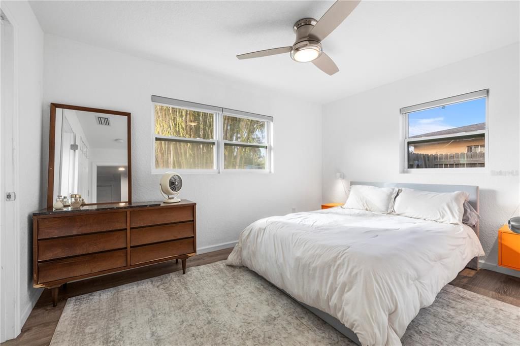 На продажу: $330,000 (3 спален, 1 ванн, 1305 Квадратных фут)