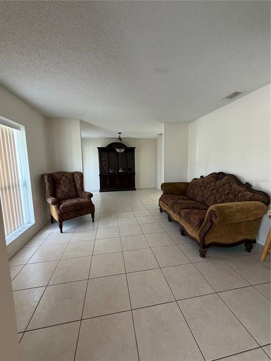 For Rent: $2,700 (4 beds, 2 baths, 2164 Square Feet)