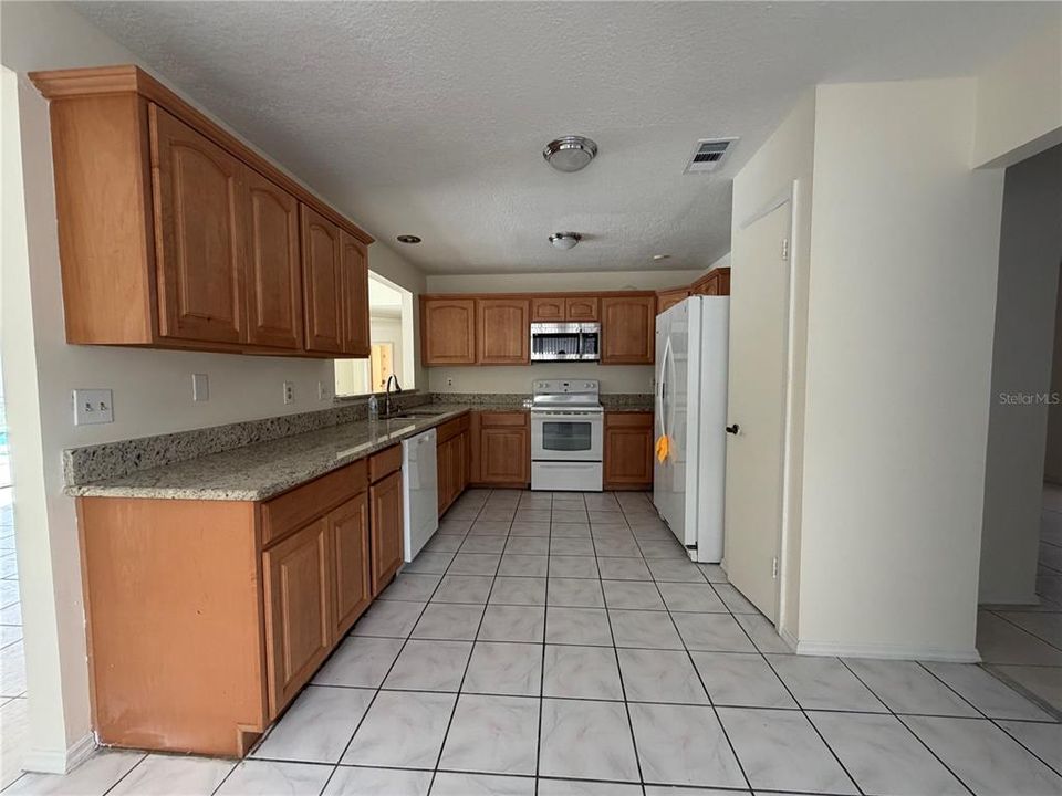 For Rent: $2,700 (4 beds, 2 baths, 2164 Square Feet)