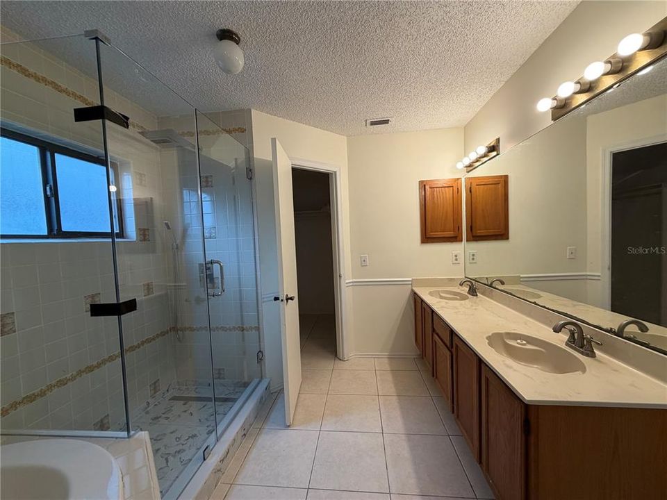 For Rent: $2,700 (4 beds, 2 baths, 2164 Square Feet)