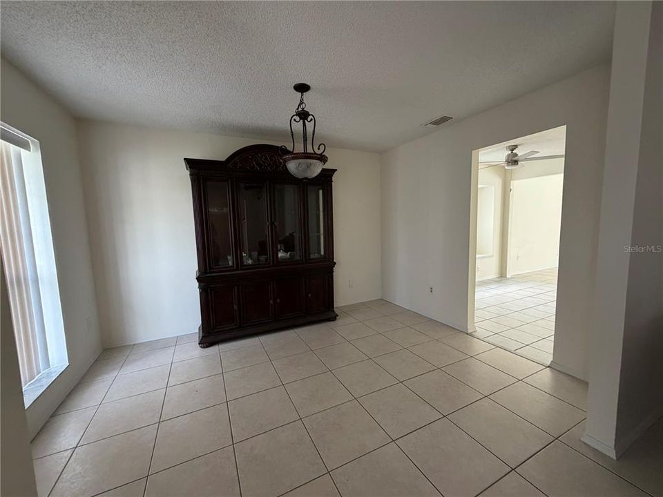 For Rent: $2,700 (4 beds, 2 baths, 2164 Square Feet)