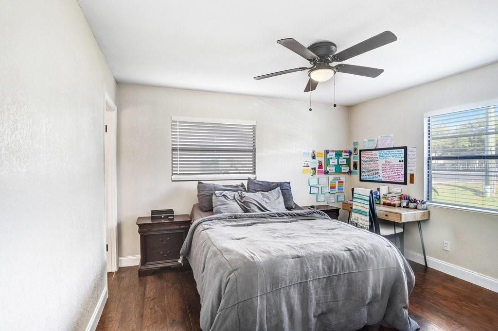 待售: $305,000 (3 贝兹, 1 浴室, 1391 平方英尺)