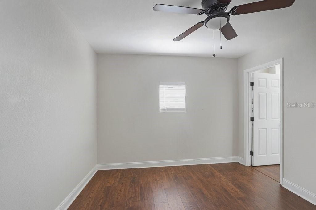 待售: $305,000 (3 贝兹, 1 浴室, 1391 平方英尺)