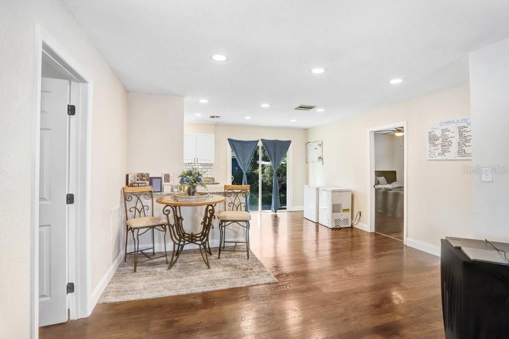 待售: $305,000 (3 贝兹, 1 浴室, 1391 平方英尺)