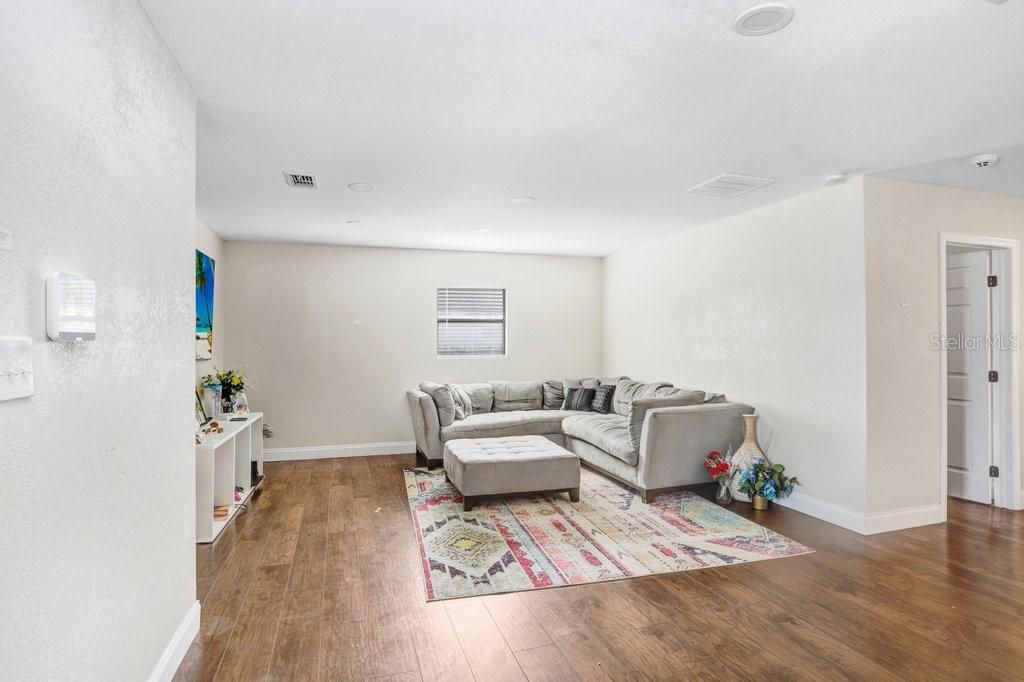 待售: $305,000 (3 贝兹, 1 浴室, 1391 平方英尺)