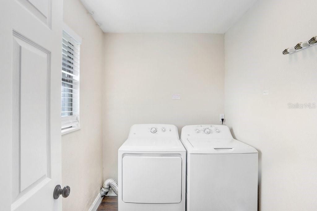 待售: $305,000 (3 贝兹, 1 浴室, 1391 平方英尺)