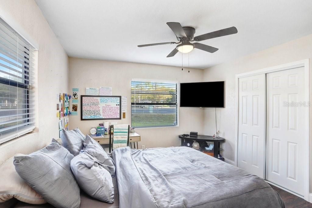 待售: $305,000 (3 贝兹, 1 浴室, 1391 平方英尺)