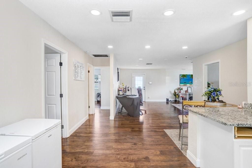 待售: $305,000 (3 贝兹, 1 浴室, 1391 平方英尺)