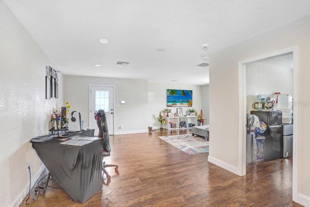 待售: $305,000 (3 贝兹, 1 浴室, 1391 平方英尺)